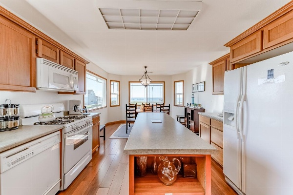 Crescent City Beach House image 6