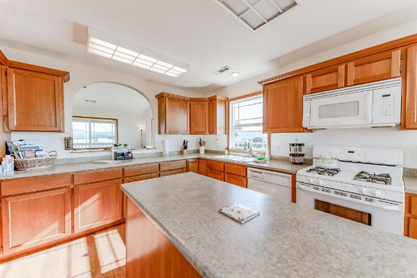 Crescent City Beach House image 9